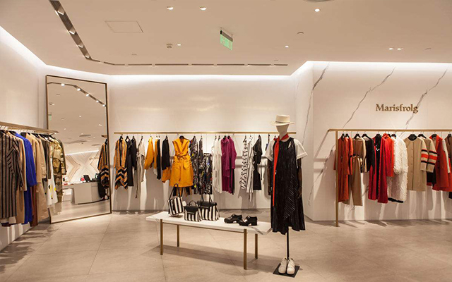 叠装与挂装的艺术 以“色诱”陈列策略提升快时尚服装店营销效果